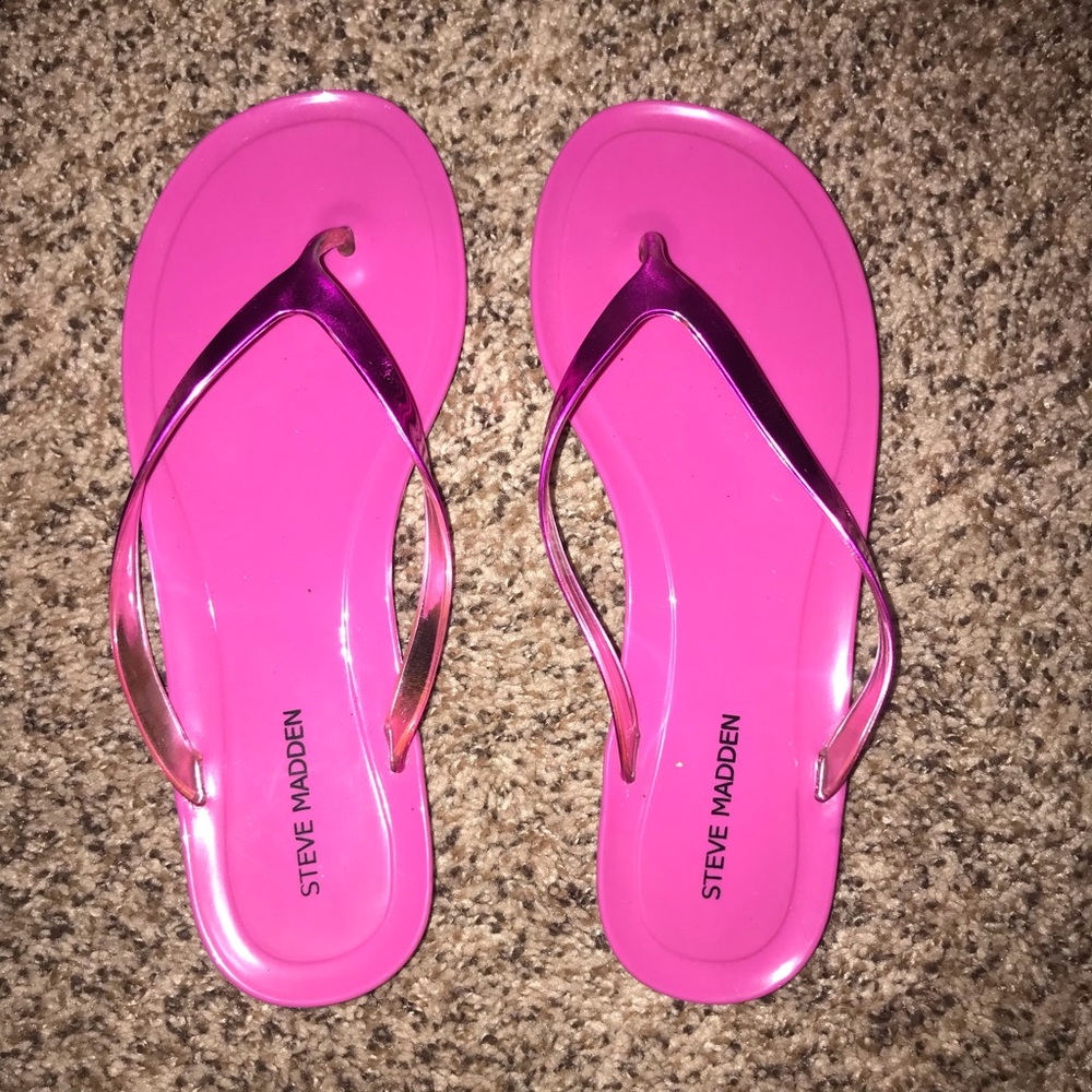 I am selling bright pink Steve Madden flip flops!